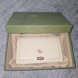 Gucci diana mini bag